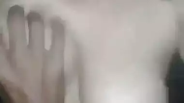 अस्साम की लड़की की चूत गांड़ चुदाई एक साथ