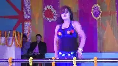 पलंग करे चोय चोय पर जबरदस्त डांस