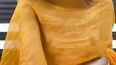 Chubby Bhabhi wearing only Saree Showing her Big Boobs