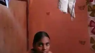 Naughty desi girl selfmade video leaked bathing