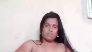 Indian naked woman fingers his wet pussy