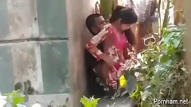 Fucking Desi Highschool Couple In Backyard