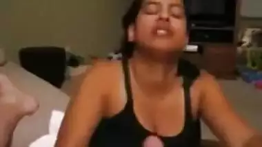 Cute desi girlfriend gives head