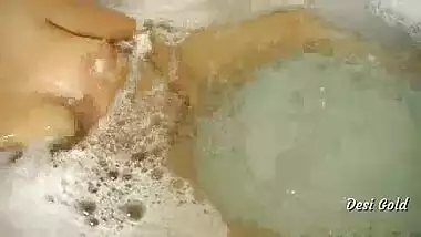 Horny Marathi Aunty Masturbates Underwater