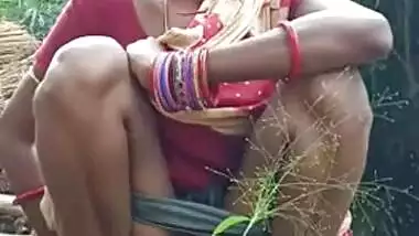 Desi village bhabi sexy pee