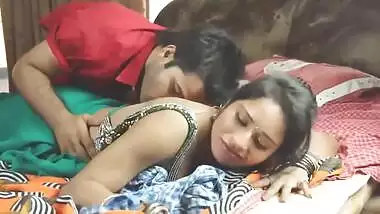 Cute bhabhi romance with servant | BHabhi Ki...