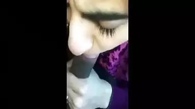 Desi girl shows sex skills sucking cock and obtains XXX juice in mouth