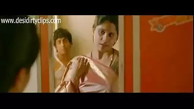 Seductive porn scene of couple from a Hindi movie Hunter