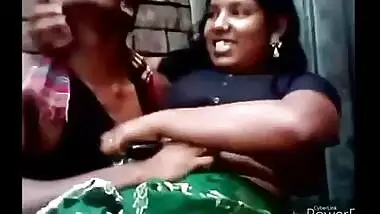 Village bhabhi ki saree mai best chudai hui