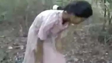 Outdoor Indian desi sex video of a young couple