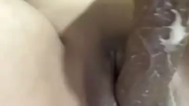 Desi Indian Bhabhi Ne Choot Me Dildo Ghusaya Or Jabardast Awaaj Nikali