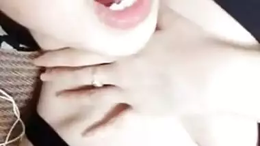 Desi Girl Masturbating Solo