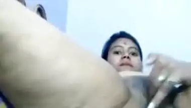 Desi big ass bhabhi fingering her pussy for lover!!