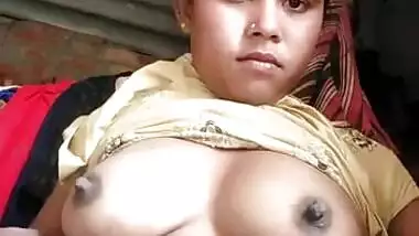 Cute Desi girl Shows her Boobs and Pussy