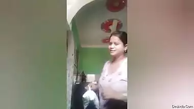 bhabhi with huge melons talking to dewar