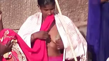 desi hot aunty changing blouse