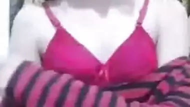 Sexy Kashmiri Girl Showing