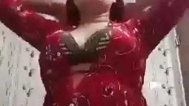 Pakistani girl naked boobs show selfie video