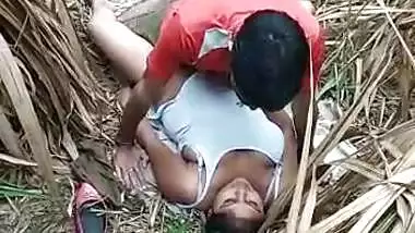 मोटी देहाती लड़की कि खेत में चूत चुदाई