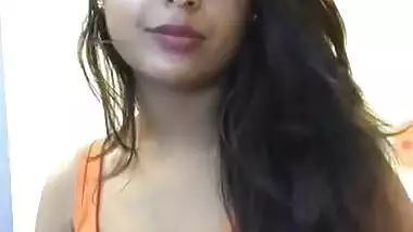 Hot Desi babe on cam