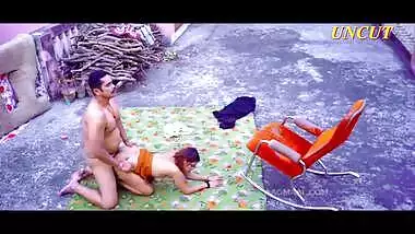 मास्टर के साथ स्टूडेंट का क्सक्सक्स सेक्स छत पे
