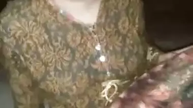 Desi girl gives hairy pussy to XXX boyfriend and fools around close-up