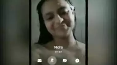 GF nangi show on video call