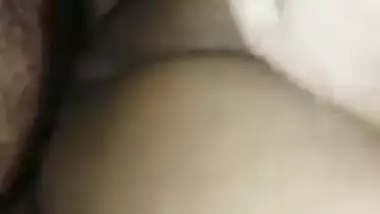 Amateur chudai video of Indian couple trying to have XXX fun in dark