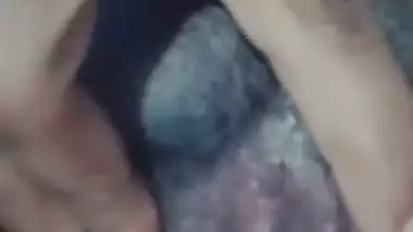 Slim South Indian girl in Tamil sex video