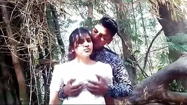 HD Indian porn video of desi girl outdoors with bf