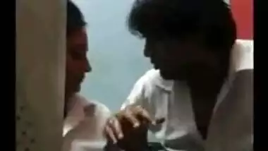 Hot new daring Desi cafe sex MMS video scandal