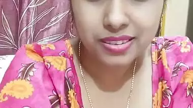 Rupa cleavage showing live show