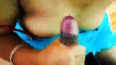 साली बाेली १० मिनीट मे घरवाले आयेगे