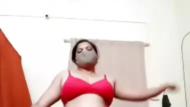 Marathi Divya Aunty Show His Big Ass And Nude Dance On The Camera