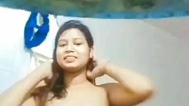 Indian girl boob show in bathroom viral clip