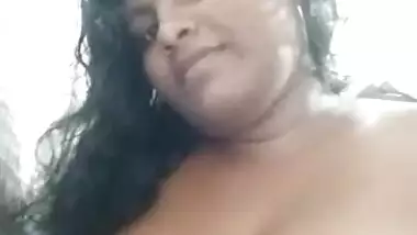 Indian girl shows her big boobs