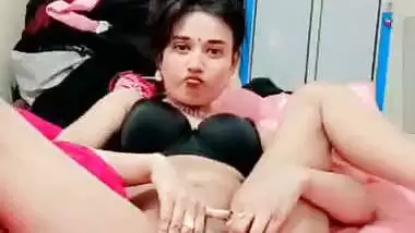 Cute bhabhi showing pussy on video call viral xxx