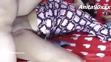 Indian hot video bahan ko akely trapta dekhe ker bhai ne bahan ki chudai ker chut ki peyas bhujhae with Hindi audio me tabator chudai