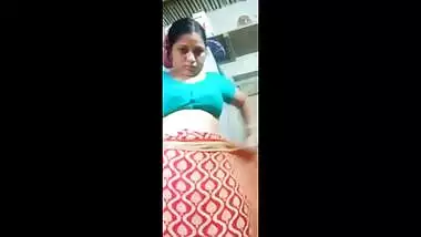 desi horny bhabhi showing pussy