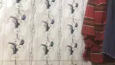 Long boobs Bengali girl taking nude bath viral videos