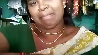 Tamil Bhabhi Shows her Boobs