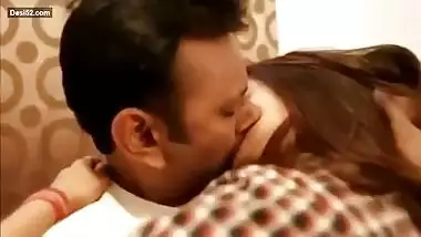 DESI HORNY COUPLE JABARDAST SMOOCH