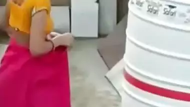 Petticoat bhabhi outdoor bath caught by neighbor