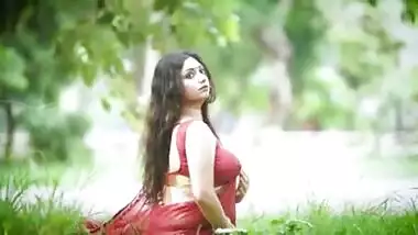Hot Bengali girl with Massive Figure
