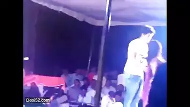 Desi girls very hot stage dance