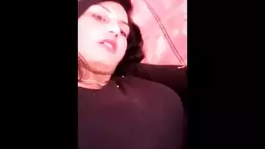 sania bhabhi showing her boobs