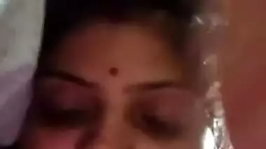 Sexy Look Desi Bhabhi Showing Her Boob and Pussy on Vc