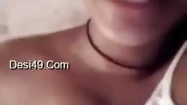 Cute Girl Shows Her Pussy To Lover On Video Call