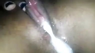 Hot orgasm video of an Indian married woman