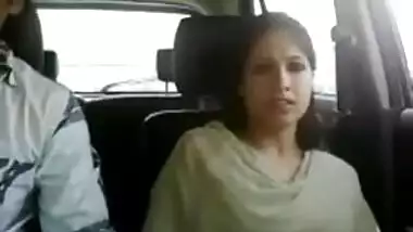 भारतीय हिंदी भाषा सेक्सी वीडियो युवा जोड़ों कार में मज़ा आया